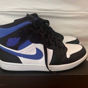 Air Jordan 1 Mid sneaker